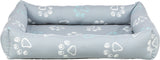 Graues Tierbett mit weißen und hellblauen Pfotenabdrücken auf weicher, gepolsterter Fläche.