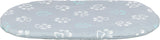 Graues, rundes Kissen mit weißen und hellblauen Pfotenabdrücken als Muster.