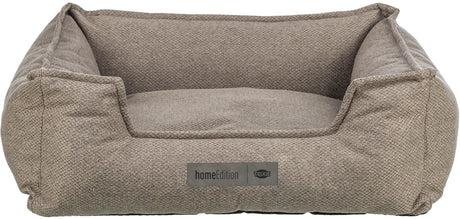 Kissenförmiges, beigefarbenes Hundebett mit stehendem Rand und Etikett „homeEdition TRIXIE“.