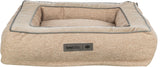 Rechteckiges, beiges Tierbett mit einem Etikett mit der Aufschrift "homeEdition TRIXIE".