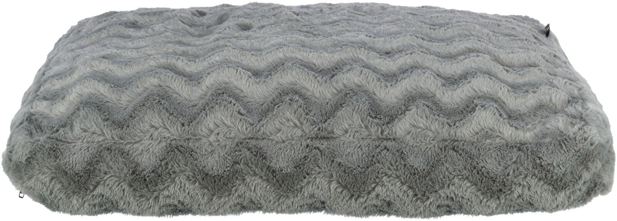 Graues, rechteckiges Kissen mit wellenförmigem Muster und flauschiger Textur.