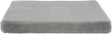 Graues, flauschiges rechteckiges Kissen oder Polster mit weicher Textur, vollständig sichtbar.