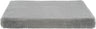Graues, flauschiges rechteckiges Kissen oder Polster mit weicher Textur, vollständig sichtbar.
