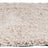 Rechteckige, flauschige, beige Matte mit strukturierter Oberfläche und schwarzem Label an der Ecke.