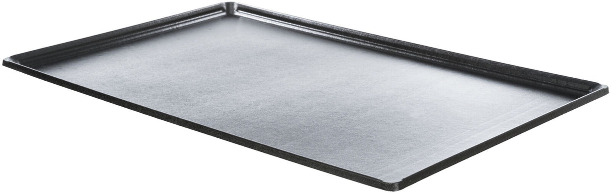 Schwarzes, rechteckiges Tablett mit erhöhtem Rand, flache und glatte Oberfläche, leicht abgewinkelte Perspektive.