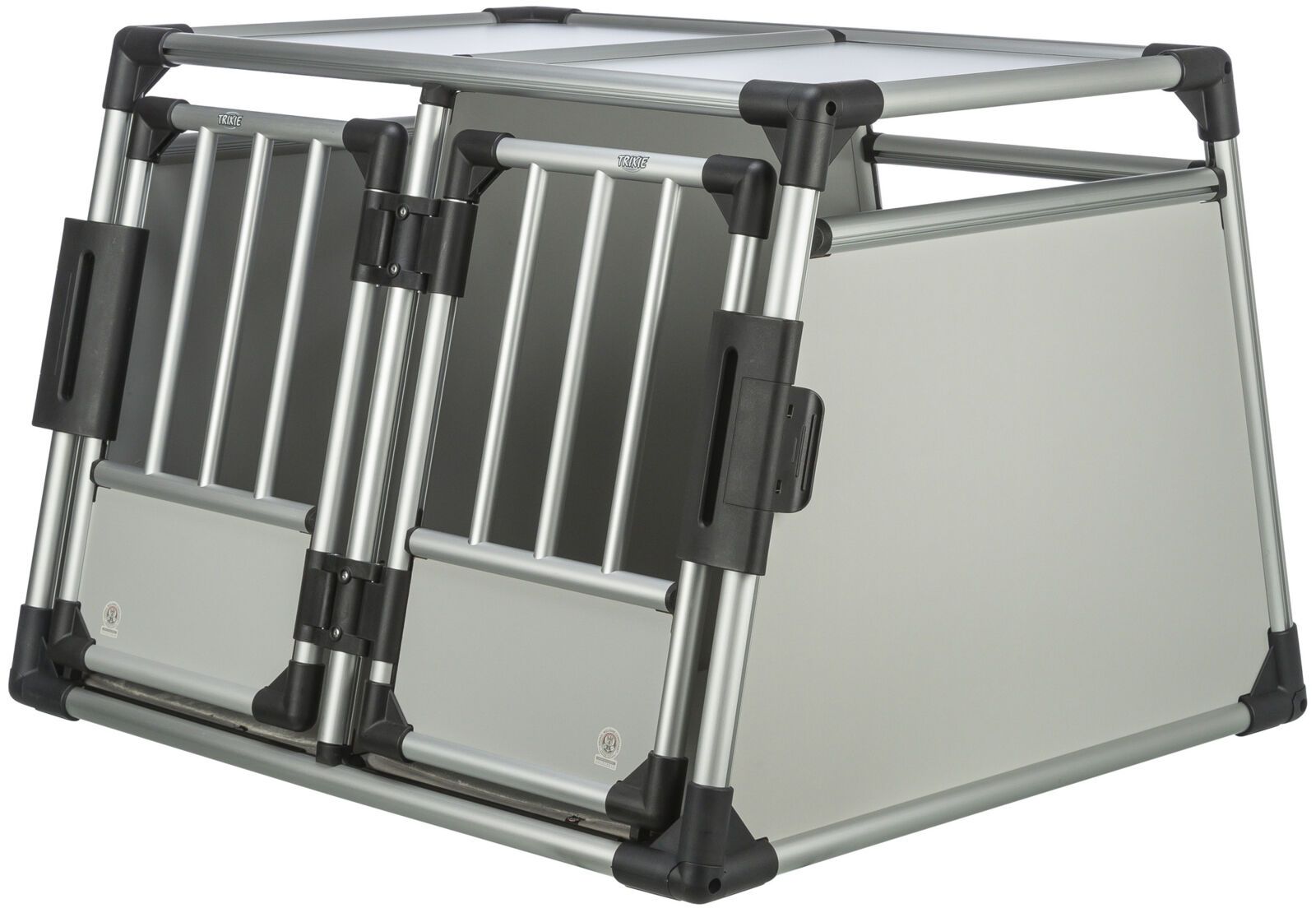 Silberne, robuste Transportbox aus Metall mit zwei Gittern auf der Vorderseite und schwarzen Kunststoff-Ecken.