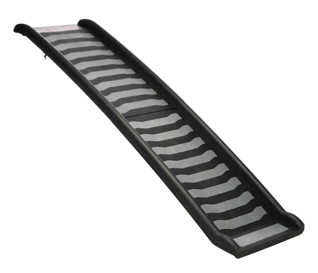 Schwarze rampe mit gestreiftem Muster auf der Oberfläche.