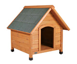 Holzfarbe Hundehütte mit Satteldach und grüner Dachpappe, offene Eingangstür, vier stabile Füße.