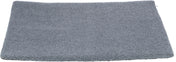 Graue, rechteckige Matte mit weicher, texturierter Oberfläche.