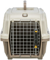 Beigefarbene Transportbox mit Metallgittertür und gelbem Verschluss, oberer Tragegriff sichtbar.