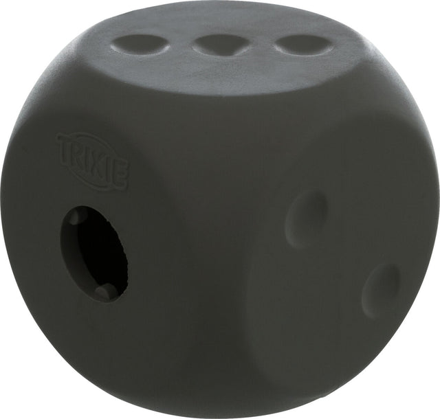 Grauer, würfelförmiger Spielzeugwürfel mit runden Vertiefungen und einem Loch, Markenname "Trixie" sichtbar.