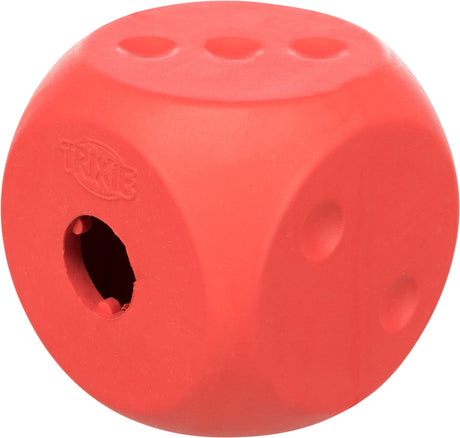 Roter Würfel mit abgerundeten Kanten und sichtbarem Loch, strukturierte Oberfläche.