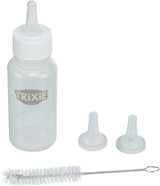 Transparente Flasche mit Aufschrift "Trixie", zwei weiße Sauger und eine weiße Reinigungsbürste.