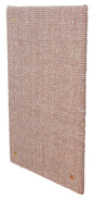 Rechteckige, beige Matte mit grober Struktur, an einer Oberfläche befestigt, Schrauben an den Ecken sichtbar.