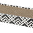 Rechteckige Pappkratzeinlage mit geometrischem Schwarz-Weiß-Muster und braunem, strukturiertem Kartonoberfläche.