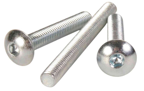 Drei silberfarbene Metallschrauben mit durchgehendem Gewinde und Innensechskantkopf auf weißem Hintergrund.