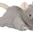 Graues Plüschtier in Form einer Maus mit rosa Ohren, schwarzen Augen und Schnurrhaaren aus Fäden.