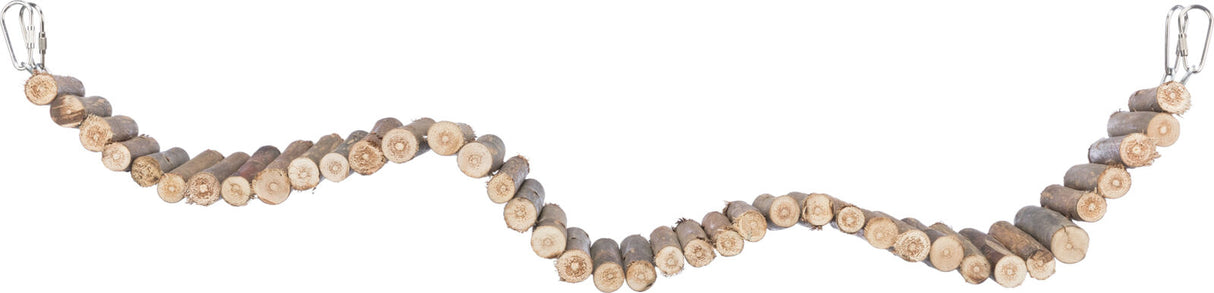 Holzleiter aus runden Naturzweigen mit zwei Metallhaken an den Enden, wellenförmig angeordnet.