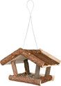 Holz-Vogelfutterhaus mit Satteldach, naturbelassen, aufgehängt an einer Schlaufe, mit Sonnenblumenkernen gefüllt.