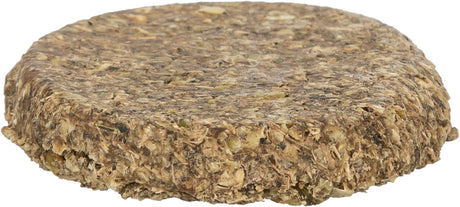 Runde, flache Scheibe aus zusammengepresstem Pflanzenmaterial in natürlichen Brauntönen.