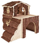 Holzhaus mit braunen Rindenwänden, zwei runden Fenstern und einem gewölbten Eingang, auf zwei Ebenen aufgebaut.