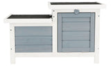 Grau-weiße Holzkiste mit Flachdach und herzförmigem Element an der Tür.