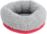 Graues, flauschiges rundes Bett mit rotem Rand, geeignet zur Nutzung als komfortabler Liegeplatz.