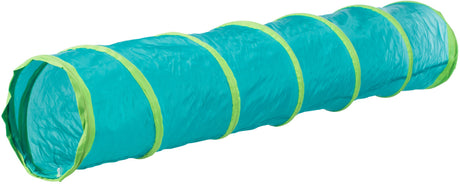 Langer grüner Spieltunnel mit gelben Rändern, zylindrische Form, aus dünnem Material gefertigt.