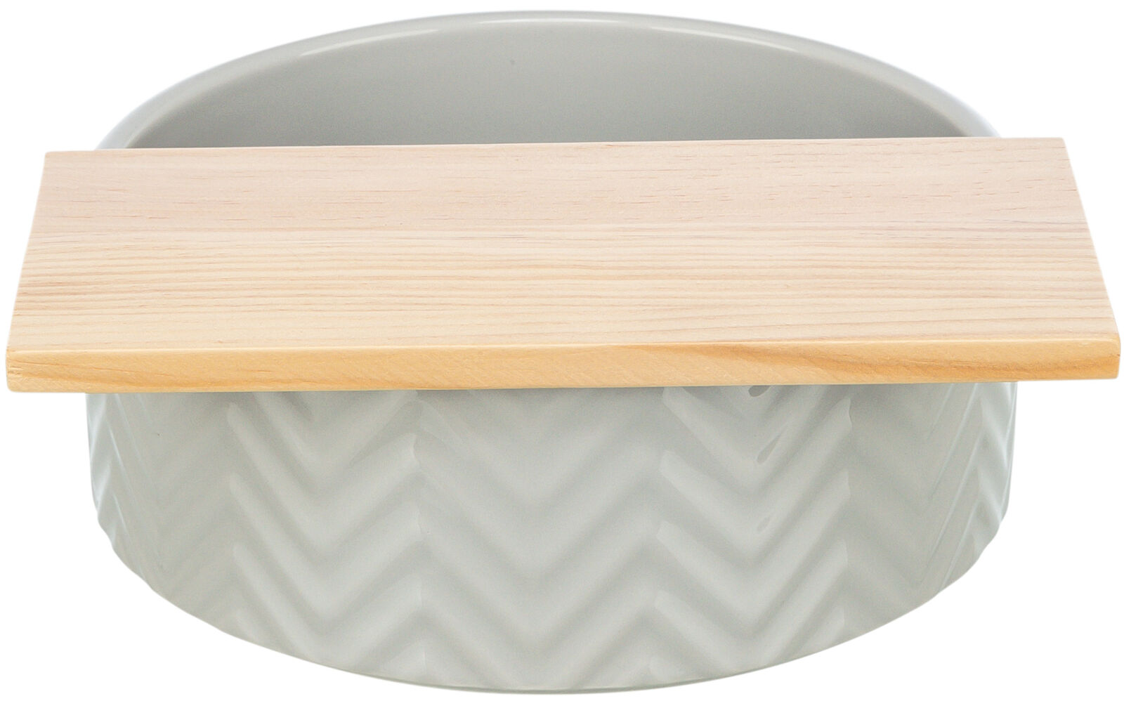 Graue Keramikschale mit Zickzackmuster und rechteckigem Holzdeckel.