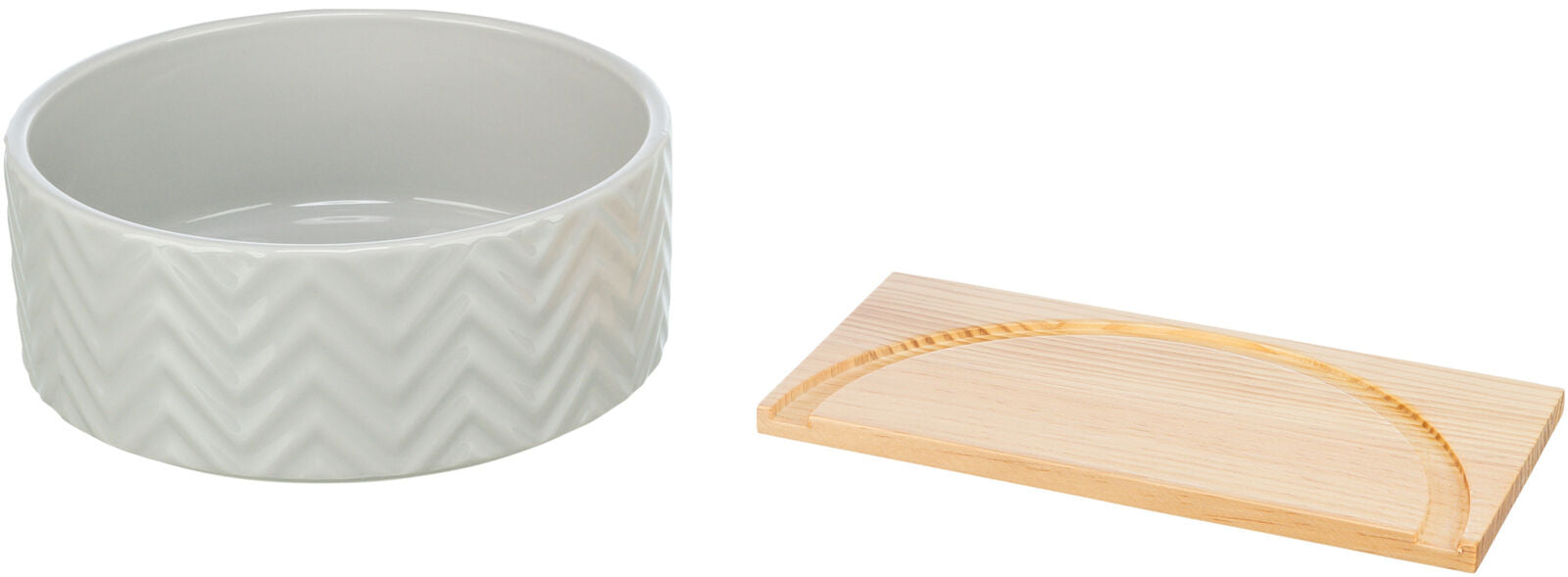 Weiße, zylindrische Keramikschale mit Zickzack-Muster neben rechteckiger Holzplatte mit runder Aussparung.