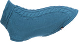 Blauer gestrickter Hundepullover mit Zopfmuster und geripptem Kragen, seitlich ein kleines Label.