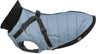 Blauer Hundemantel mit schwarzem Kragen und Gurten, seitliche Ansicht.