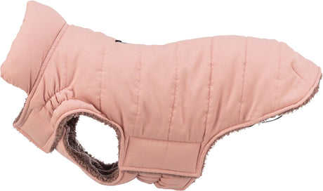 Rosa Hundemantel mit gestepptem Design und weichem Innenfutter, seitliche Öffnung erkennbar.