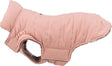Rosa Hundemantel mit gestepptem Design und weichem Innenfutter, seitliche Öffnung erkennbar.