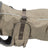 Beige Hundemantel mit grauem Fleecefutter, reflektierenden Streifen und verstellbarem Gurt.