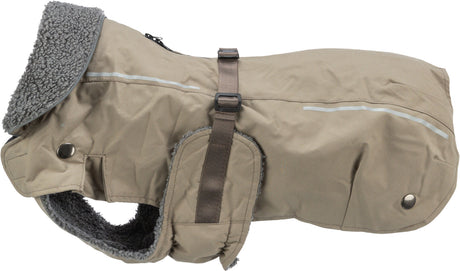 Beige Hundemantel mit grauem Fleecefutter, reflektierenden Streifen und verstellbarem Gurt.