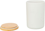 Weißer zylindrischer Behälter mit strukturiertem Muster, daneben ein runder Holzdeckel.