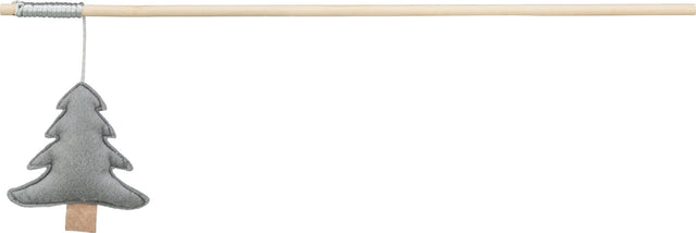 Holzstab mit grauem Filz-Tannenbaum an einer Schnur befestigt, schlichter Hintergrund.