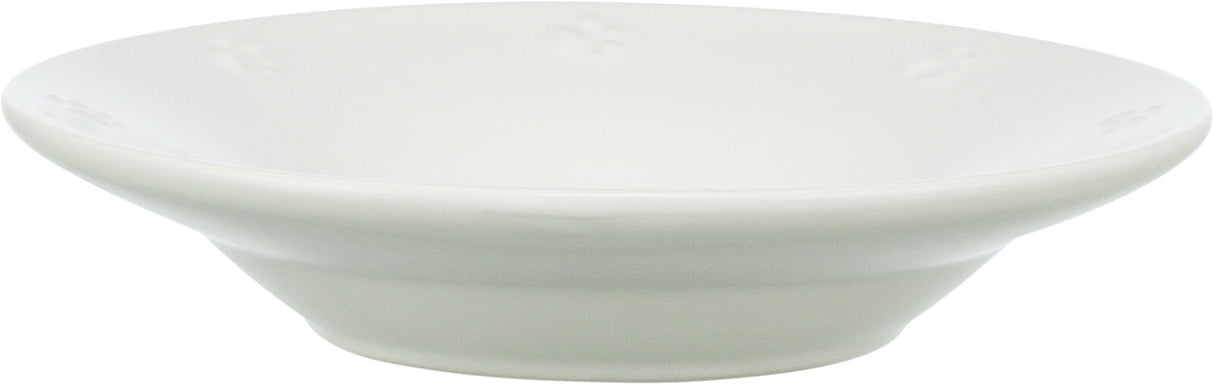 Weiße, runde Schale mit leicht flachem Rand und dezentem Muster auf der Innenseite.