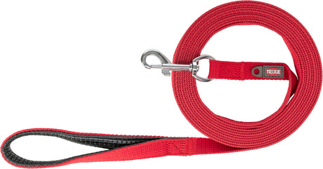 Rote Hundeleine aus Textil mit silbernem Karabinerhaken, schwarzes Innenfutter, Trixie-Logo sichtbar.