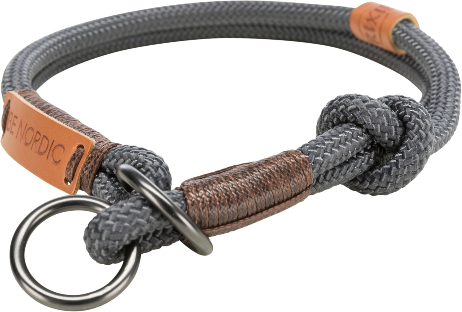 Graues Hundehalsband aus geflochtenem Seil mit braunen Lederakzenten, Metallschnalle und Schriftzug "BE NORDIC".