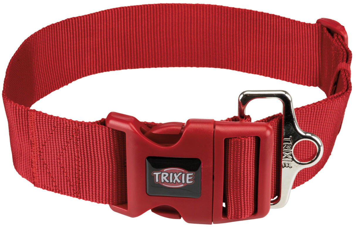 Rotes verstellbares Hundehalsband aus Nylon mit Klickverschluss und silbernem Ring, Logo "TRIXIE" sichtbar.