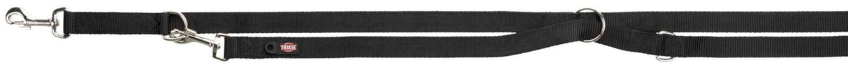 Schwarze Hundeleine mit Metallkarabinerhaken und D-Ring; das Logo "Trixie" ist sichtbar.