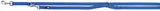 Blaue Hundeleine mit zwei Metallkarabinern und Trixie-Logo, langer Riemen aus robustem Material.