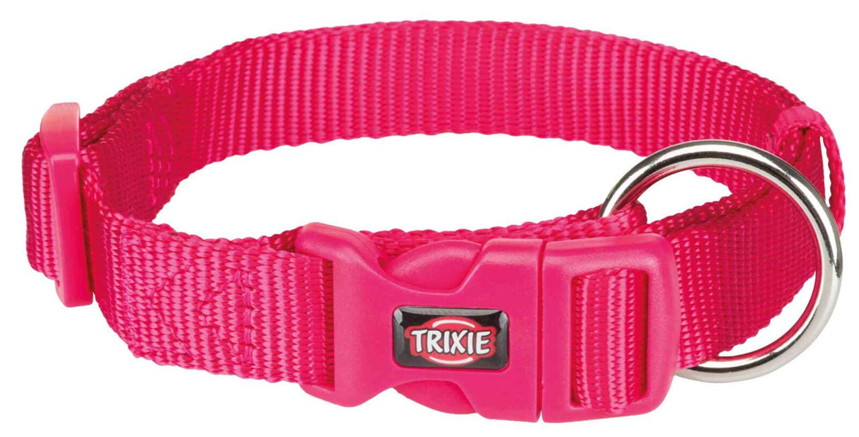 Rotes Hundehalsband aus Nylon mit Kunststoffverschluss und Metallring, Logo "TRIXIE" sichtbar.