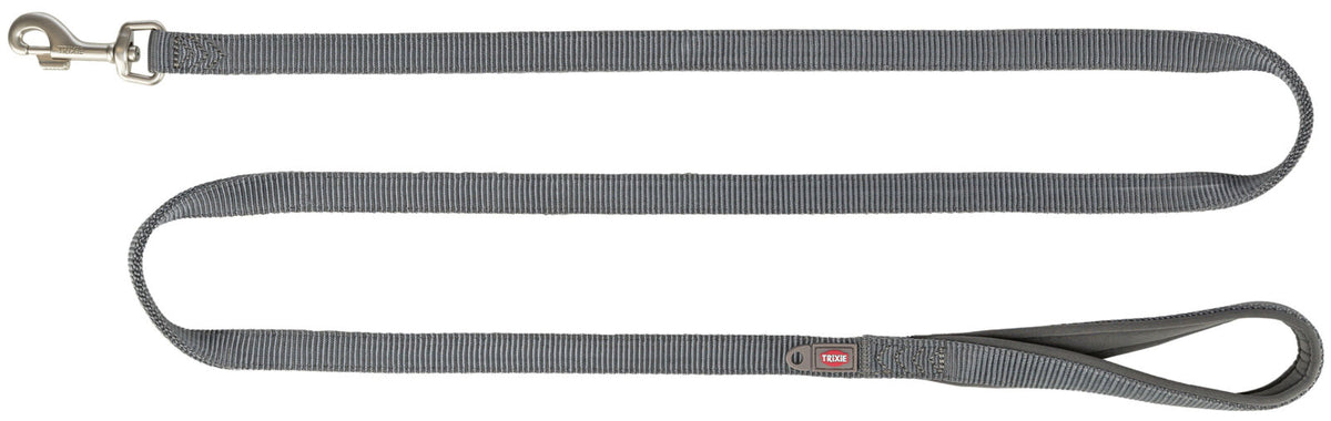 Graue Hundeleine aus Nylon mit Karabinerhaken und Handschlaufe, Label mit Aufschrift „Trixie“.