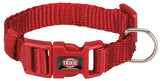 Rotes Hundehalsband mit Kunststoffverschluss und D-Ring, Logo "Trixie" auf dem Verschluss.
