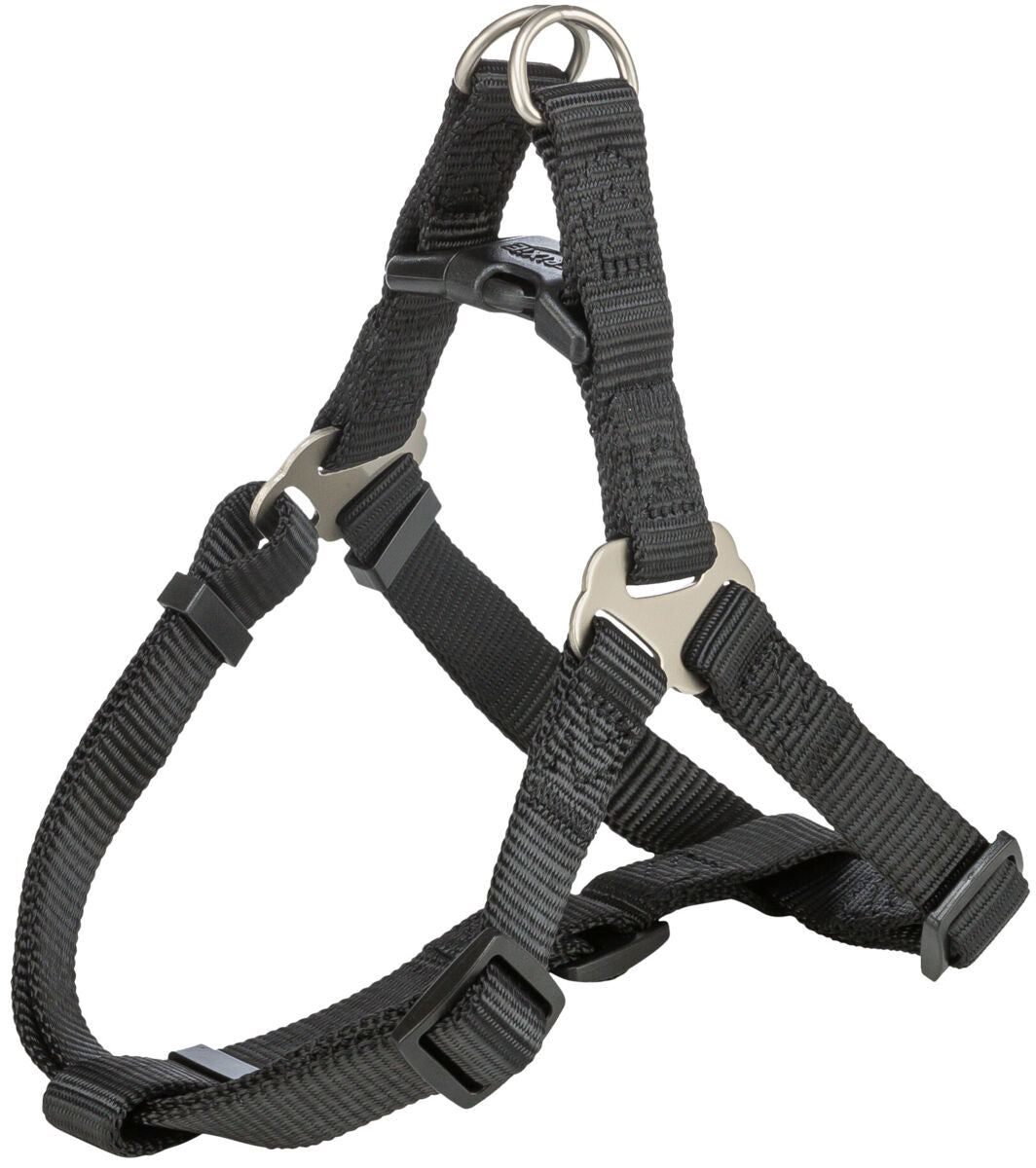 Schwarzes Hundegeschirr aus verstellbarem Nylon mit Metallringen und Kunststoffverschluss.