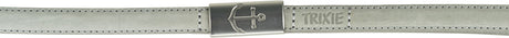 Grauer Gürtel oder Armband mit Metallschnalle und eingraviertem Ankersymbol, Schriftzug "TRIXIE" sichtbar.