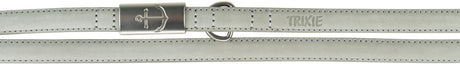 Graues, dünnes, längliches Band mit silbernem Anker-Symbol und dem Schriftzug "TRIXIE" auf der Oberfläche.